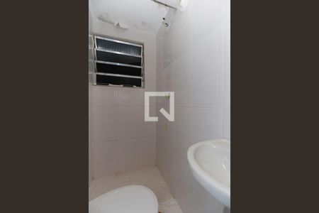 Banheiro de casa para alugar com 1 quarto, 40m² em Parque Peruche, São Paulo