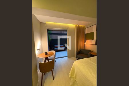 Sala / Quarto de kitnet/studio para alugar com 1 quarto, 39m² em Campo Belo, São Paulo