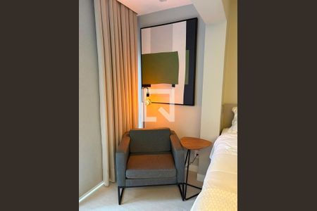 Sala / Quarto de kitnet/studio para alugar com 1 quarto, 39m² em Campo Belo, São Paulo