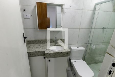 Banheiro Corredor de casa para alugar com 2 quartos, 48m² em Parque Regina, São Paulo