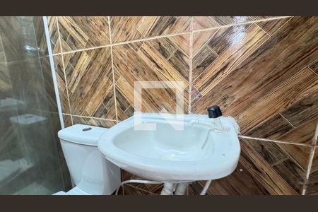 Banheiro de kitnet/studio para alugar com 1 quarto, 48m² em Mussurunga, Salvador