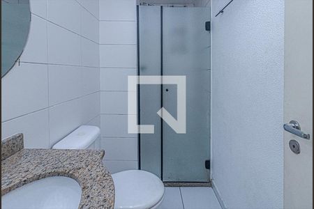 banheiro social_2 de casa de condomínio à venda com 3 quartos, 59m² em Taboão, São Paulo