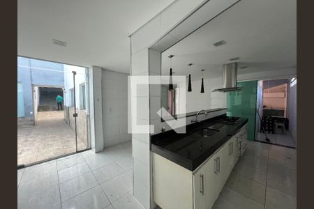Cozinha de casa para alugar com 3 quartos, 233m² em Parque Xangri-lá, Contagem