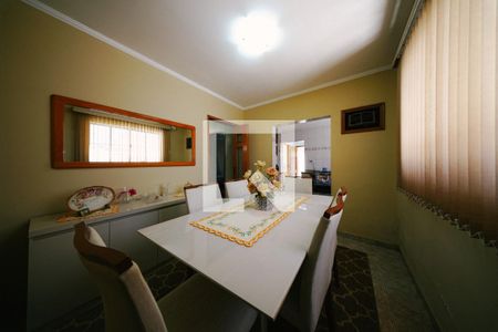 Casa à venda com 3 quartos, 300m² em Artur Alvim, São Paulo
