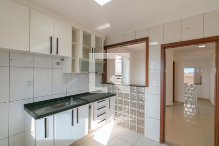 Casa à venda com 3 quartos, 418m² em Heliópolis, Belo Horizonte