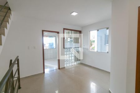 Casa à venda com 3 quartos, 418m² em Heliópolis, Belo Horizonte