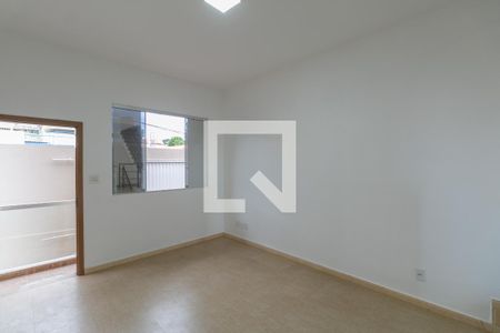 Casa à venda com 3 quartos, 418m² em Heliópolis, Belo Horizonte