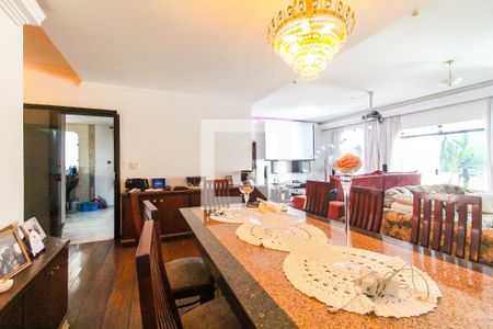 Casa à venda com 3 quartos, 340m² em Jardim Nossa Senhora do Carmo, São Paulo