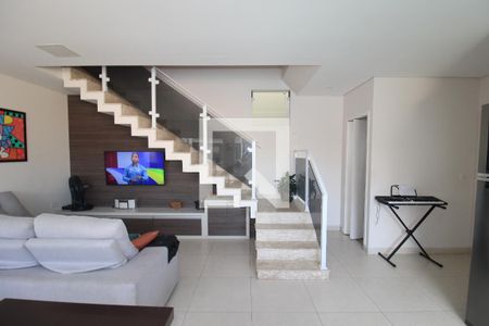Sala / Cozinha de casa à venda com 3 quartos, 660m² em Vila Roque, São Paulo