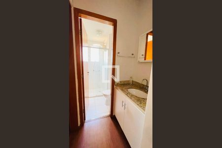 Pia do banheiro de apartamento para alugar com 2 quartos, 50m² em Jardim Helena, Cotia