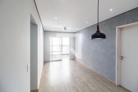 Sala de apartamento para alugar com 2 quartos, 68m² em Jardim Tupanci, Barueri