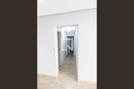 Corredor de apartamento para alugar com 2 quartos, 68m² em Jardim Tupanci, Barueri