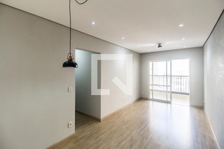 Sala de apartamento para alugar com 2 quartos, 68m² em Jardim Tupanci, Barueri