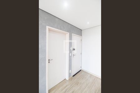 Entrada de apartamento para alugar com 2 quartos, 68m² em Jardim Tupanci, Barueri