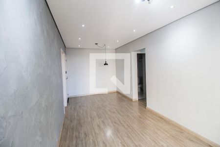Sala de apartamento para alugar com 2 quartos, 68m² em Jardim Tupanci, Barueri