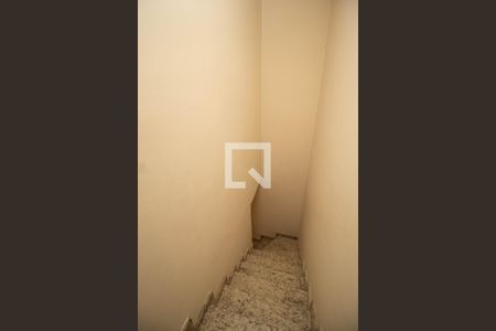 Escada  de casa à venda com 2 quartos, 120m² em Vila Jaraguá, São Paulo