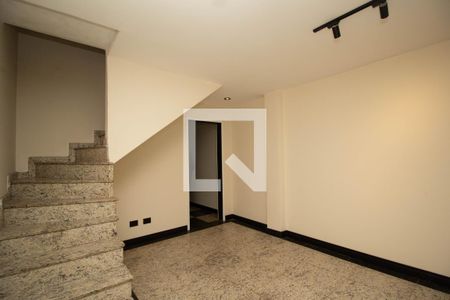 Sala de casa à venda com 2 quartos, 120m² em Vila Jaraguá, São Paulo