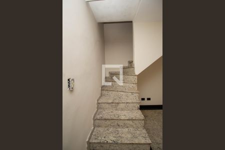 Escada  de casa à venda com 2 quartos, 120m² em Vila Jaraguá, São Paulo