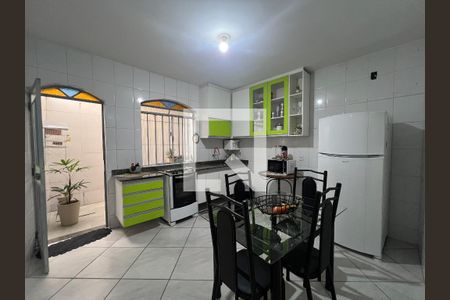 Cozinha de casa à venda com 2 quartos, 90m² em Serrano, Belo Horizonte
