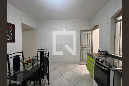 Cozinha de casa à venda com 2 quartos, 90m² em Serrano, Belo Horizonte