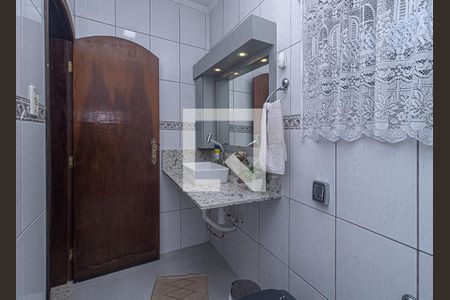 banheiro social_3 de casa para alugar com 3 quartos, 200m² em Jardim Previdencia, São Paulo