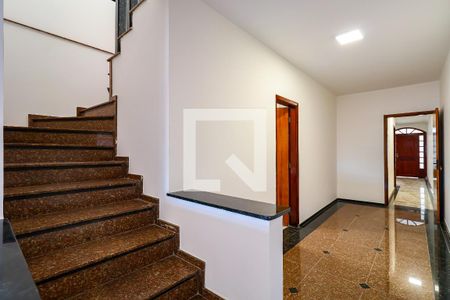 Casa à venda com 4 quartos, 269m² em Jardim Pirajussara, São Paulo