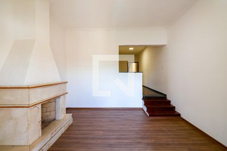 Casa à venda com 4 quartos, 269m² em Jardim Pirajussara, São Paulo
