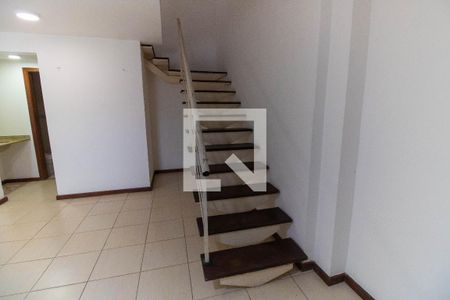 Escada  de casa à venda com 3 quartos, 145m² em Itaipu, Niterói