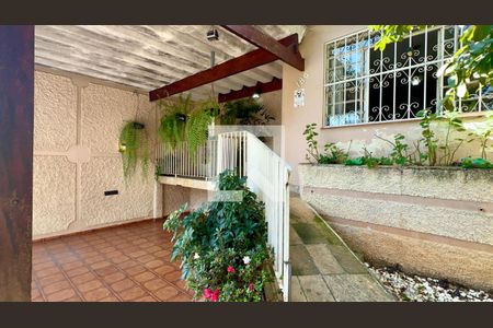 Entrada de casa para alugar com 3 quartos, 192m² em Vila Anglo Brasileira, São Paulo