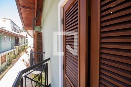 VARANDA DA SUÍTE de casa de condomínio à venda com 3 quartos, 214m² em Chora Menino, São Paulo
