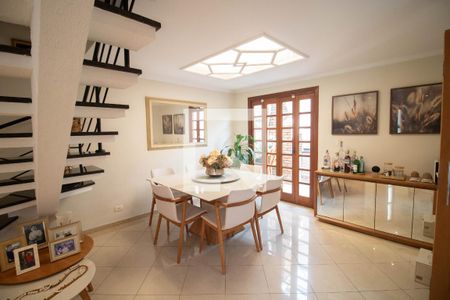SALA de casa de condomínio à venda com 3 quartos, 214m² em Chora Menino, São Paulo