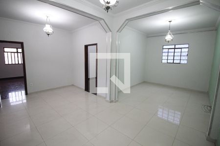 Sala 2 de casa para alugar com 2 quartos, 280m² em Milionários, Belo Horizonte