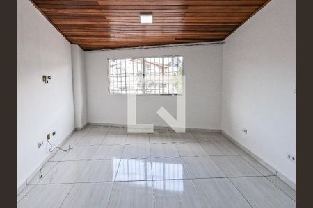 Casa para alugar com 4 quartos, 130m² em Jardim Santo Elias, São Paulo