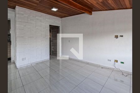 Casa para alugar com 4 quartos, 130m² em Jardim Santo Elias, São Paulo