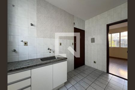 Cozinha de apartamento para alugar com 3 quartos, 80m² em Alípio de Melo, Belo Horizonte