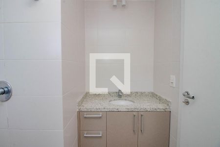 Banheiro de kitnet/studio à venda com 1 quarto, 36m² em São João, Porto Alegre