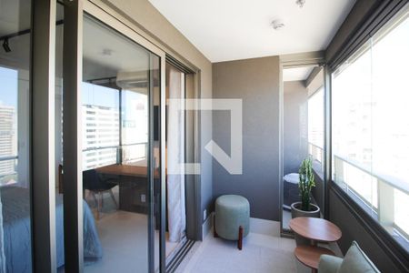 Varanda  de kitnet/studio para alugar com 1 quarto, 30m² em Indianópolis, São Paulo