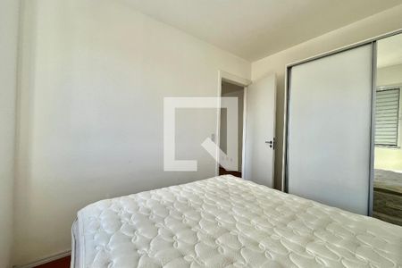 Quarto 1 de apartamento para alugar com 2 quartos, 34m² em Jardim Itacolomi, São Paulo