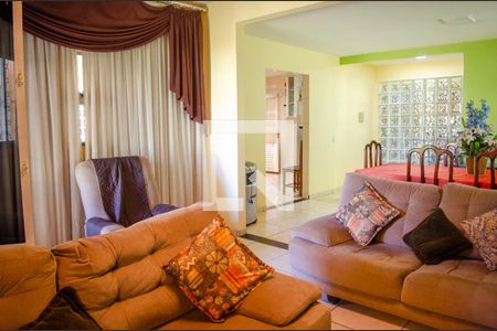 Sala de casa à venda com 4 quartos, 450m² em Setor Goiânia 2, Goiânia
