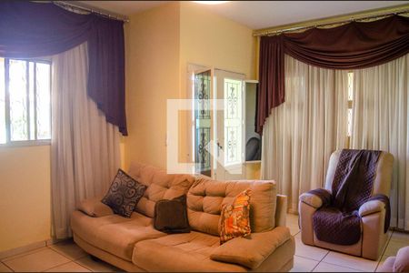 Sala de casa à venda com 4 quartos, 450m² em Setor Goiânia 2, Goiânia