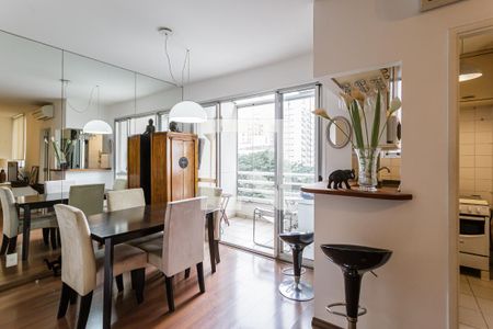 Sala de apartamento para alugar com 2 quartos, 75m² em Moema, São Paulo