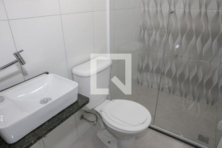 Banheiro de kitnet/studio para alugar com 1 quarto, 20m² em Lapa de Baixo, São Paulo