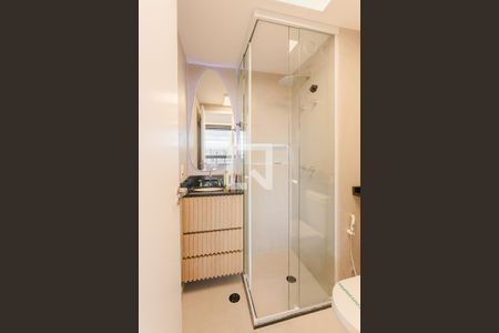 Banheiro de kitnet/studio para alugar com 1 quarto, 28m² em Pinheiros, São Paulo