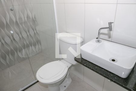 Banheiro de kitnet/studio para alugar com 1 quarto, 20m² em Lapa de Baixo, São Paulo