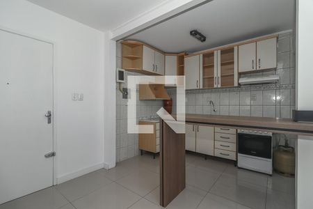 Cozinha de apartamento para alugar com 1 quarto, 60m² em Jardim Lindóia, Porto Alegre