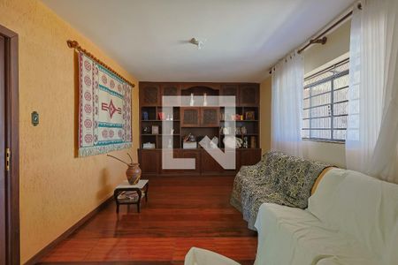 Casa à venda com 3 quartos, 270m² em Esplanada, Belo Horizonte