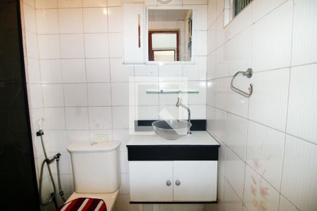Banheiro de apartamento para alugar com 1 quarto, 45m² em Penha, Rio de Janeiro
