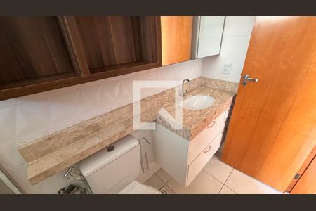 Banheiro da Suíte de apartamento para alugar com 2 quartos, 65m² em Vila Rosa, Goiânia