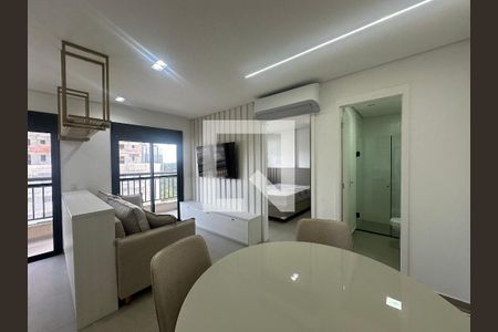 Sala de apartamento para alugar com 1 quarto, 43m² em Empresarial 18 do Forte, Barueri