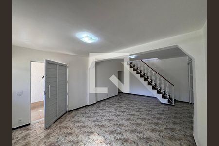 Sala de casa de condomínio para alugar com 3 quartos, 200m² em Recreio dos Bandeirantes, Rio de Janeiro